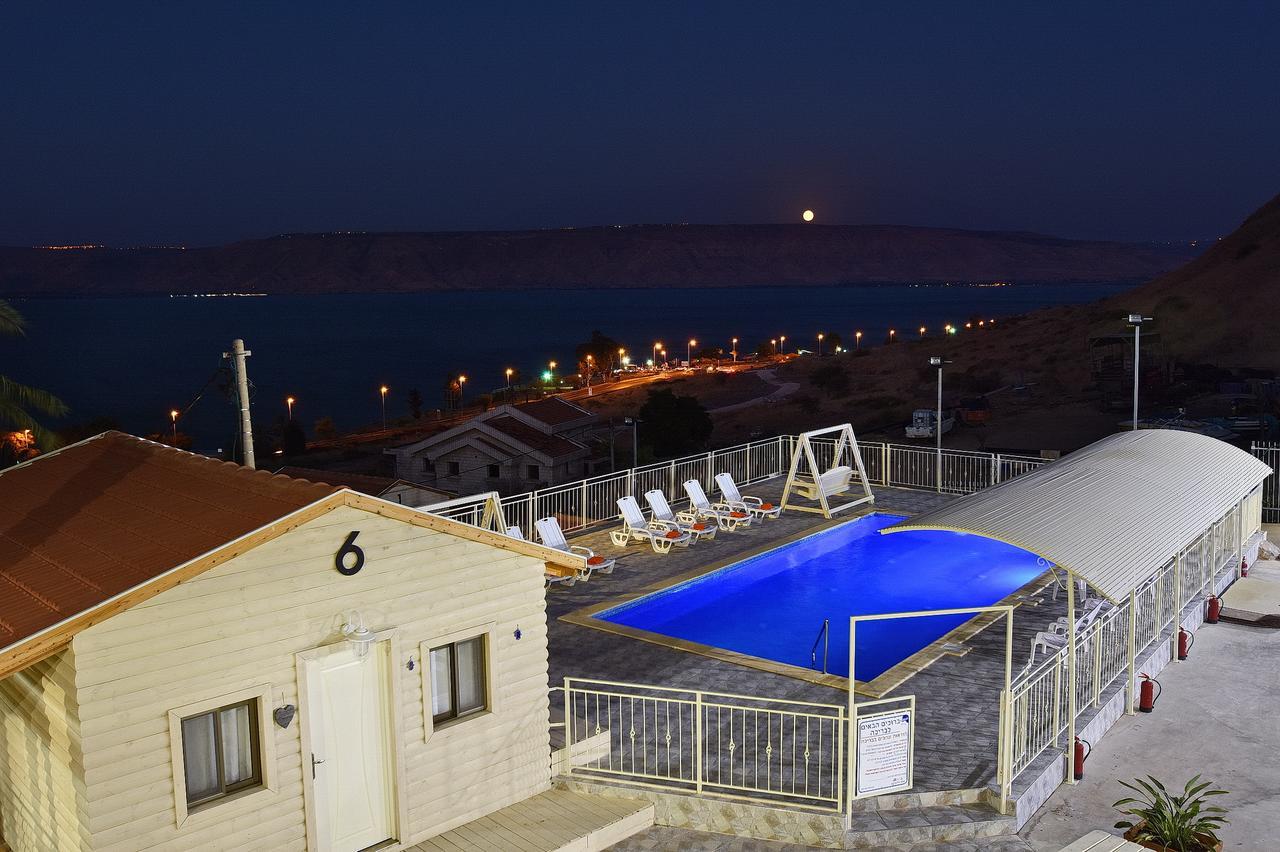 אחוזת חוף כנרת Kinneret Village Тиверіада Екстер'єр фото